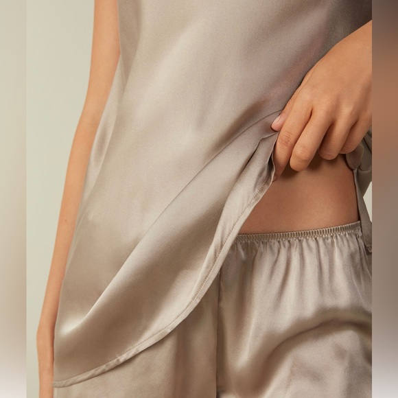 *SOLD* Intimissimi 100% Silk Satin Dust Beige V-Neck Top Lingerie - Picture 4 of 13